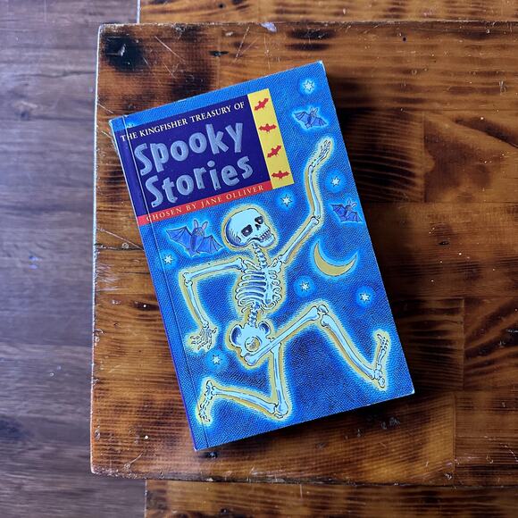 Vintage 2003 The Kingfisher Treasury Of Spooky Stories Paperback Book - Picture 1 of 7